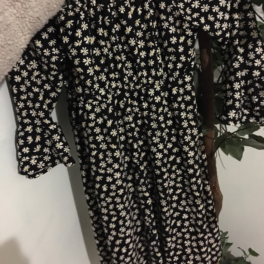 Daisy print dress 🌼